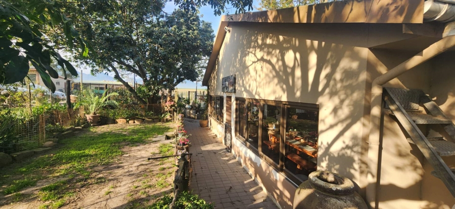 8 Bedroom Property for Sale in Geelhoutboom Western Cape